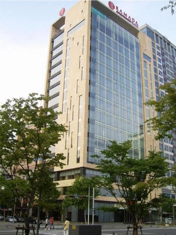 Ramada Plaza By Wyndham Gwangju Hotel Gwangju Metropolitan City Екстериор снимка