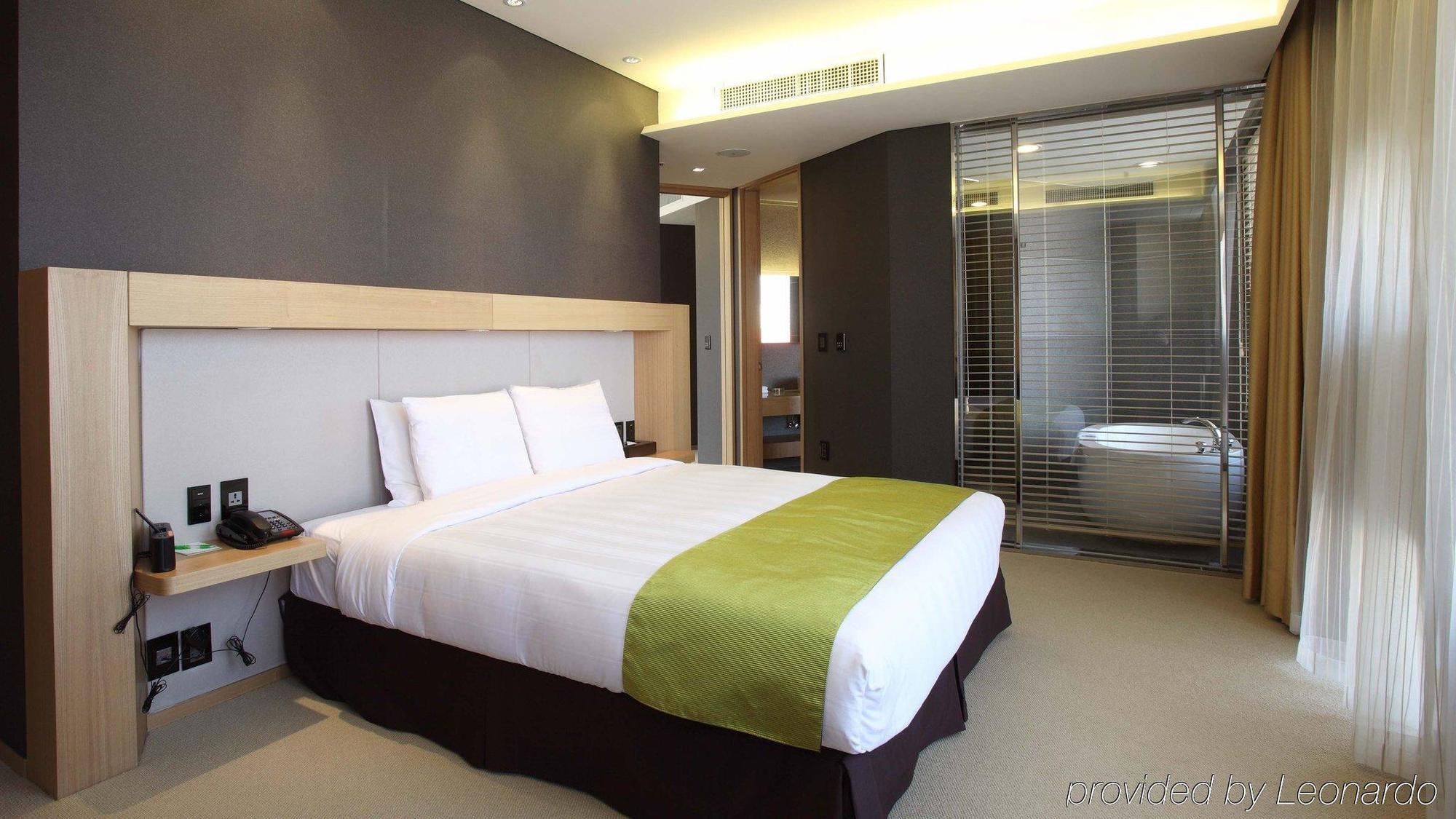 Ramada Plaza By Wyndham Gwangju Hotel Gwangju Metropolitan City Екстериор снимка